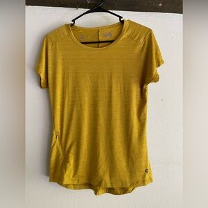 Mountain hardwear active wear t shirt